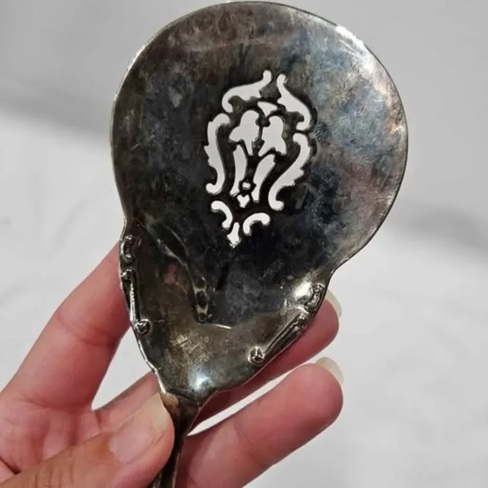 Unbranded ornate serving